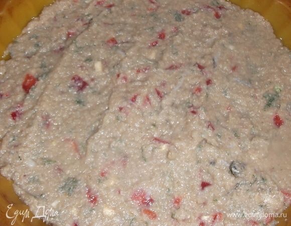 Выложить в смазанную форму.