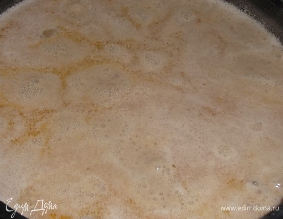 Довести до кипения. Добавить сахар, соль.