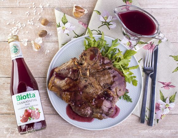 Выдержите соус на медленном огне еще 30–40 секунд. Подавайте охлажденный соус к мясным блюдам. Приятного аппетита!