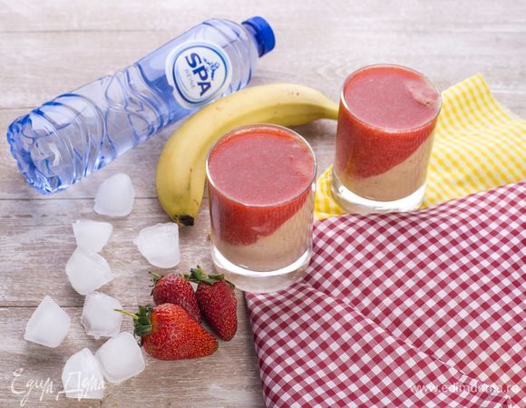 Таким же образом наполните остальные стаканы и украсьте листьями мяты.