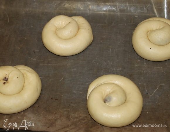 Также поступите и с остальными кусочками теста.