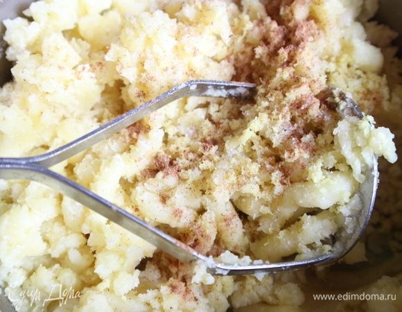 Затем — щепотку корицы, соли.