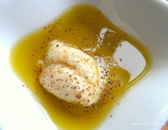 Смешать заправку отдельно.