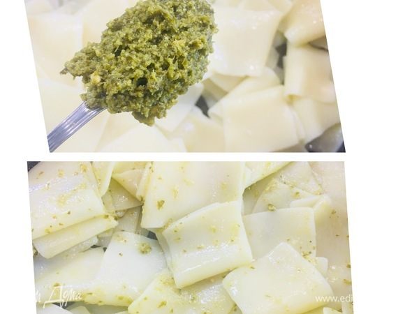 К лапше добавляем соус песто и перемешиваем.