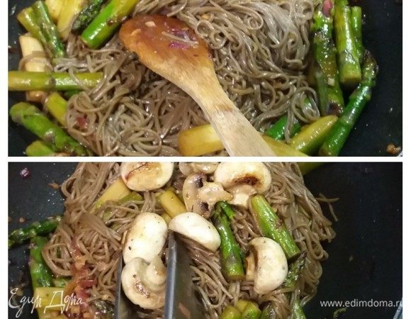 Собу откинуть на дуршлаг и дать стечь жидкости. К овощам добавить все остальные ингредиенты. Смешать собу с соусом. Если вы не употребляете мед, его можно заменить на кленовый сироп или сахар.