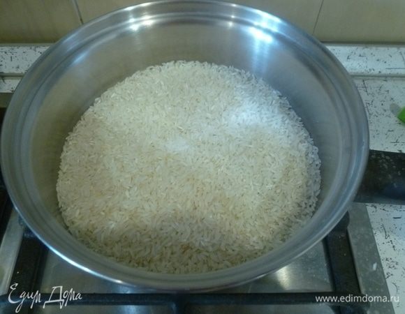 Рис отварить согласно инструкции, остудить.
