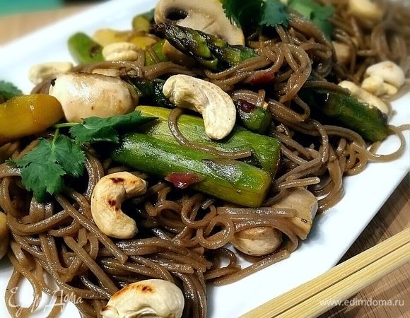 При подаче посыпать орехами кешью и свежей кинзой.