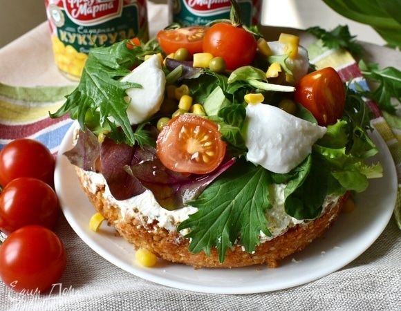 Вот такую яркую тарелочку можно подать родным или гостям на стол для разнообразия и вкусовой новизны. По-моему, она абсолютно весенняя, свежая, неизжитая на нашем столе, пышет и манит яркими красками и очень аппетитная.