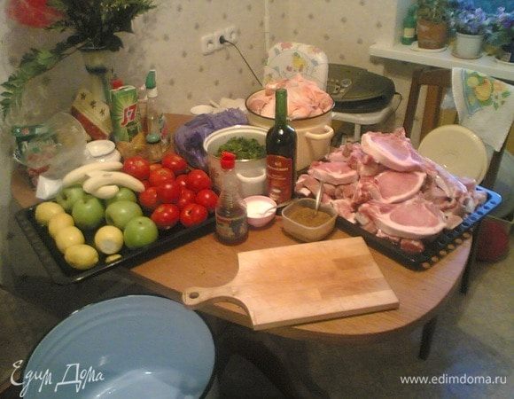 Кастрюлю литров на 25. Окинем глазом — все в общем-то очевидно.