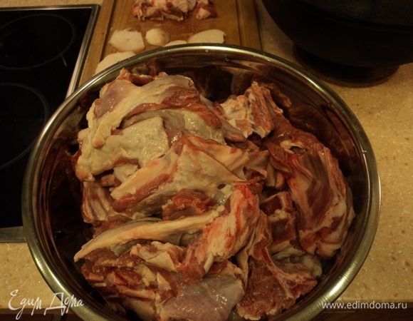 Мясо обсохло чуток, начинаем.