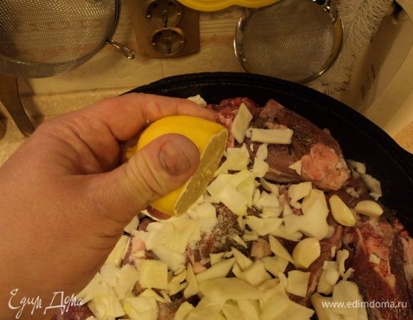 Маленький штрих. Выдавить сок одного лимона. Снимет запах баранины и оставит только то, что надо.