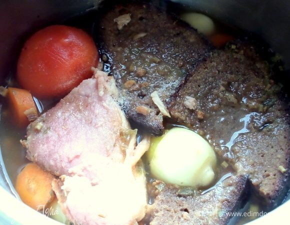 Воды добавляем еще стакан-два или больше, я люблю густые супы-пюре.