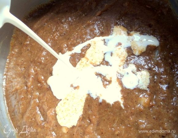 Алла замешивала суп со сметаной, я решила со сливками.