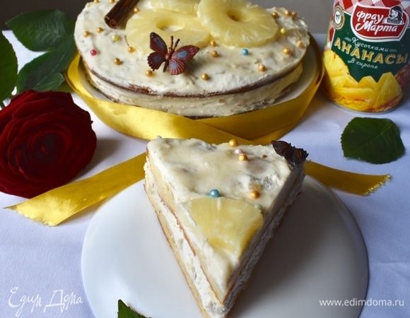 Разрежем тортик и угостимся кусочком. Девочки, я могу найти тысячу слов, чтобы описать вкусовую палитру, текстуру, знаете ли, какую-то и правда изысканность и благородство в каждом кусочке. Но скажу просто: это НАДО попробовать 100 %! Это чумовой торт! Такое буйство вкусов, что я настоятельно советую его испечь, девочки.