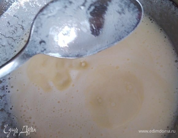 Влить растительное масло, хорошо перемешать.