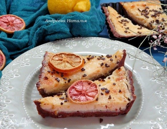 Торт остудить, украсить тертым шоколадом или кондитерской посыпкой.