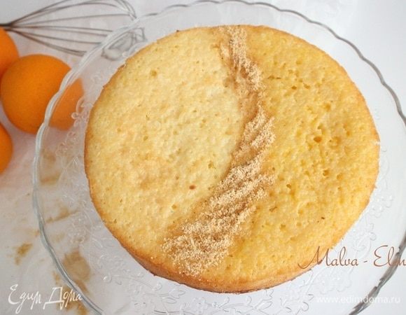 Дать пирогу постоять немного, чтобы стабилизировать структуру. Можно приглашать друзей или домашних на чашку чая с ароматным пирогом.