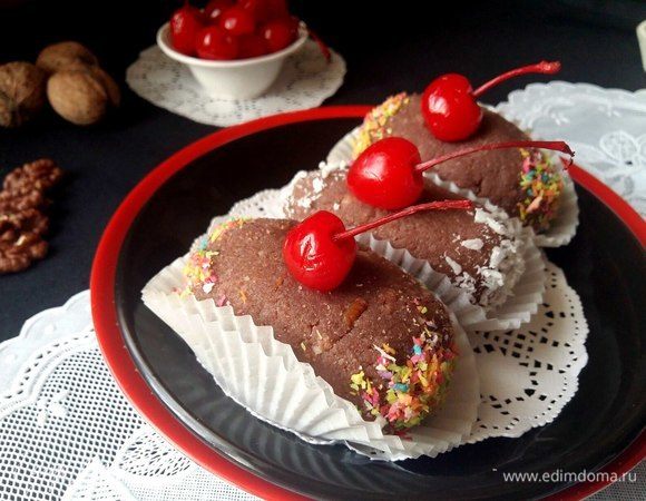 Украсить по вкусовым предпочтениям. Вариант с кокосовой стружкой для тех, кто не любит какао в обсыпке.