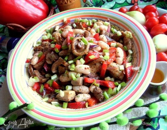 Посыпать зеленым луком или другой зеленью. Я еще присыпала чили.