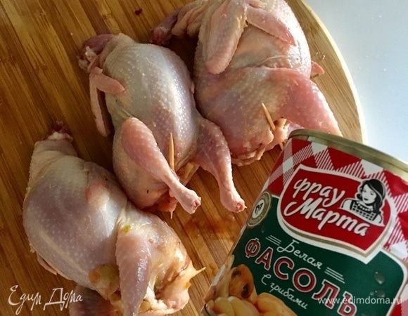 Сколоть зубочисткой попку перепелки, подстраховаться, так сказать, чтоб начинка не убежала.