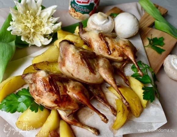 Садимся за стол, пробуем и наслаждаемся домашней вкусной едой, в кругу родных и близких людей. Приятного аппетита и веселых всем праздников!