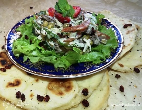 Салат «Восторг» готов! Подаем салат, украсив зернами барбариса, с домашним лавашом.