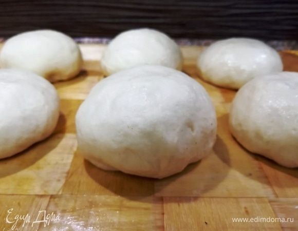 Формируем круглые пирожки.