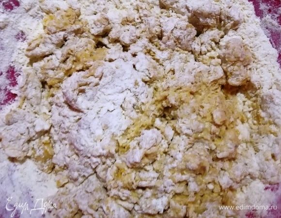 Муки может уйти больше или меньше, чем у меня. Смотрите по консистенции теста.