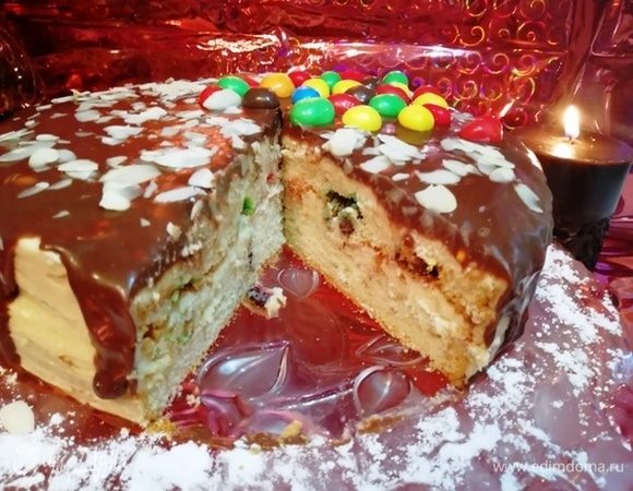 Разрезаем торт. Бисквит пушистый, крем нежный, глазурь глянцевая.