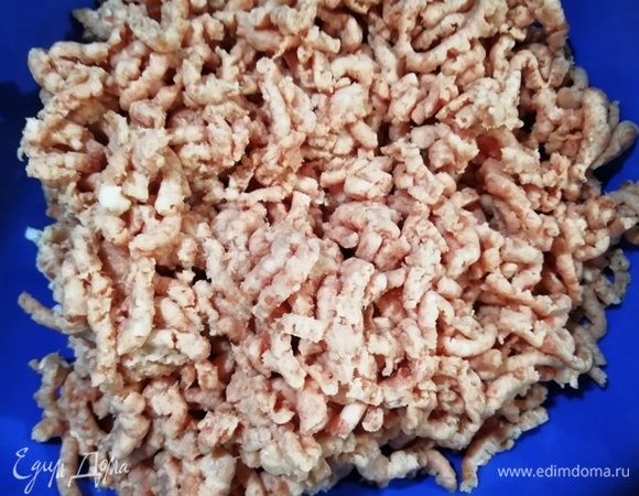 Приготовим фарш из свинины и курицы.