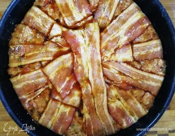 Смажем оставшимся устричным соусом и отправим в духовку на 45–50 минут. Температура 180°С.