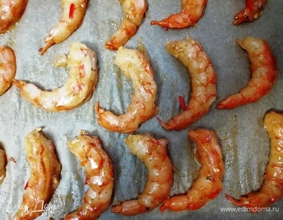 Выкладываем на противень и запекаем в духовке 10 минут при температуре 200°С.