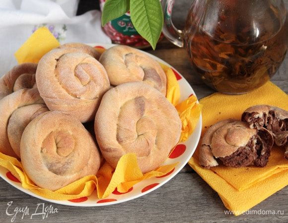 Песочные спиральки с пастой из фасоли готовы. Пусть проливные дожди не испортят вам весеннего настроения.