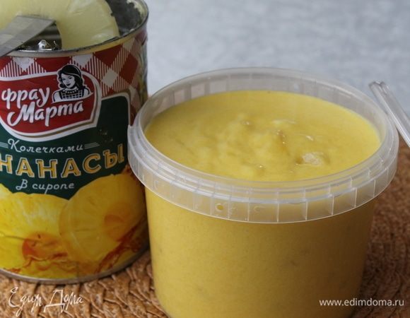 Переложите будущее мороженое в емкость с плотно закрывающейся крышкой и отправьте в морозильную камеру.