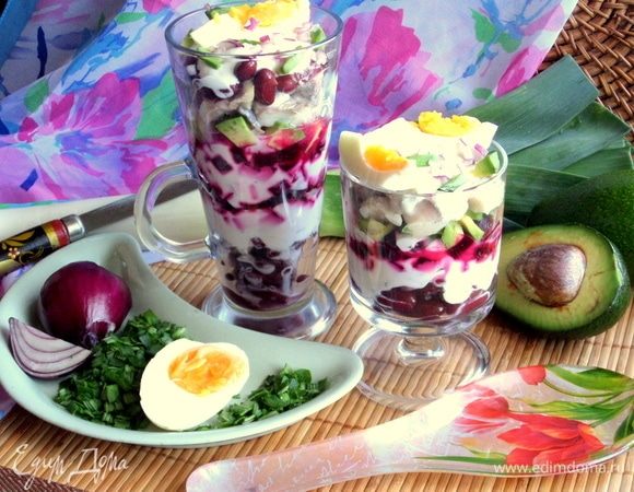 Лучше дать настояться салатику несколько минут.