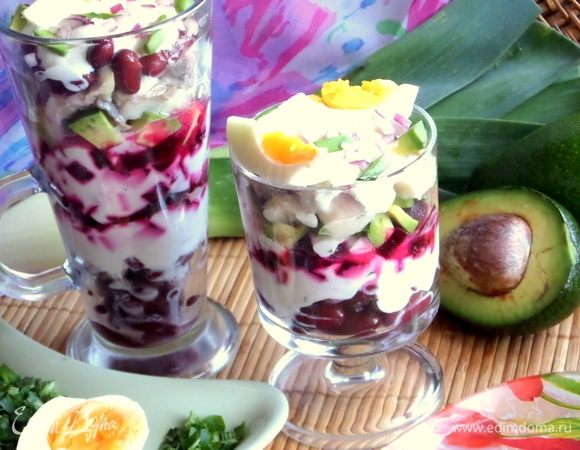 Кушать можно вилкой или чайной ложечкой.