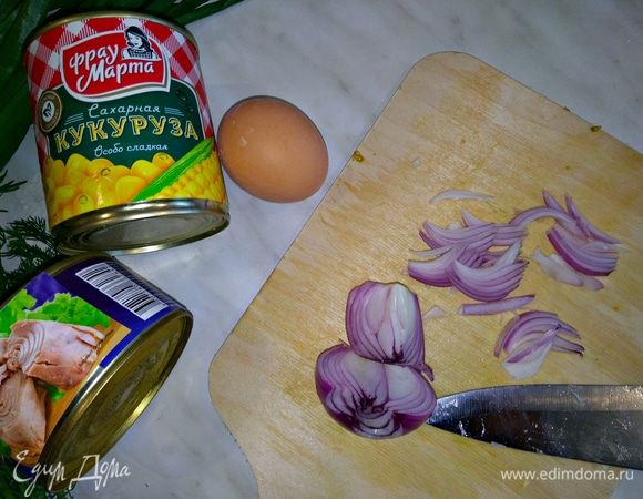 Красный лук использую ¼ часть для легкого аромата, порезав его полукольцами.