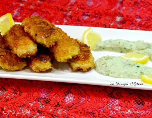 Подать рыбные палочки порционно. Пюре подать в креманке или красиво расположить на тарелке.