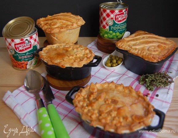 Ставим в духовой шкаф на 30 минут при 170–180°C до румяной корочки.