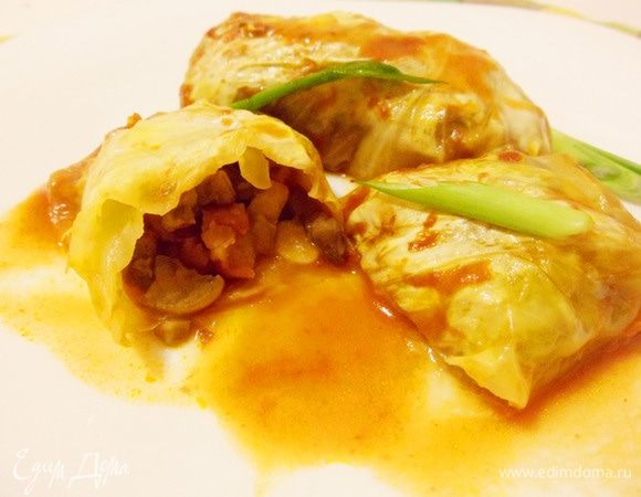 Голубцы с консервированной фасолью и грибами готовы.