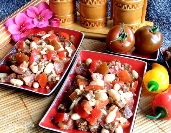 Сразу подаем салат, но если он постоит, с ним ничего не случится. Можно привозить на пикник смело.