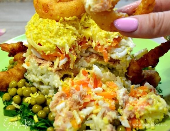 Как же вкусно креветкой подхватить салат и ощутить весь вкус морского салата.