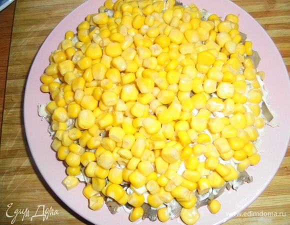Слой кукурузы ТМ «Фрау Марта», смазать майонезом.