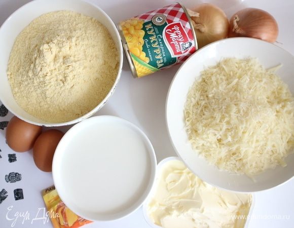 Приготовить все необходимое. Натереть сыр на крупной терке.