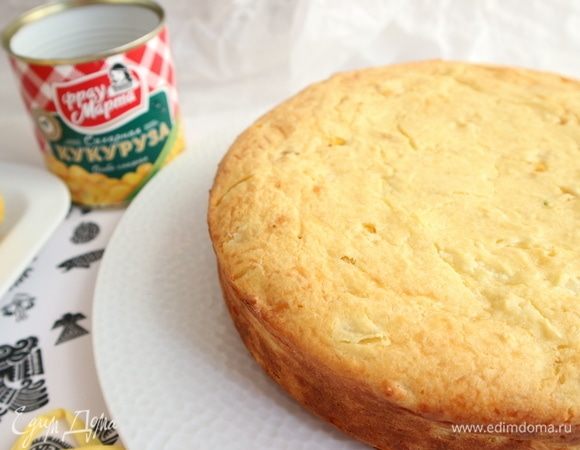 Положить пирог на блюдо (тарелку).