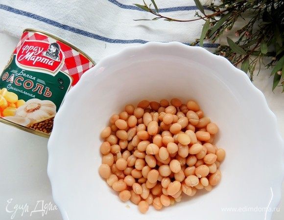 Готовим шоколадный брауни-бисквит из фасоли. Для меня фасолевый брауни-бисквит стал открытием, он очень вкусный, и я точно буду повторять его как в тортиках, так и в качестве самостоятельного десерта. Так что приступим! Фасоль ТМ «Фрау Марта» промыть под проточной водой, выложить в миску.