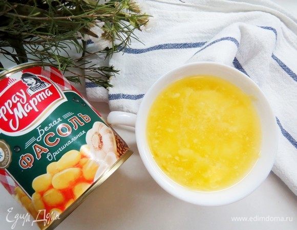 Сливочное и кокосовое масло растопить в небольшой емкости.