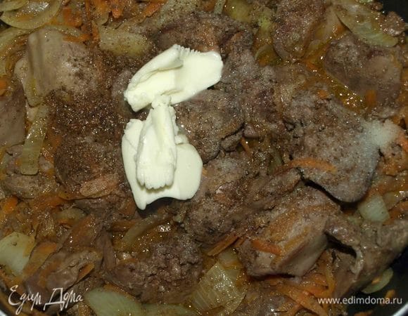 Добавить сливочное масло. Перемешать.