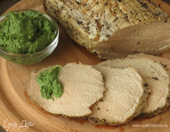 Соус придает пикантности сочному мясу. Приятного аппетита!