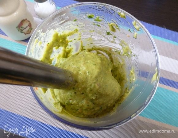 Измельчить блендером до нужной консистенции. По вкусу посолить, возможно, нужно добавить масло или лимонный сок. Все на ваш вкус!